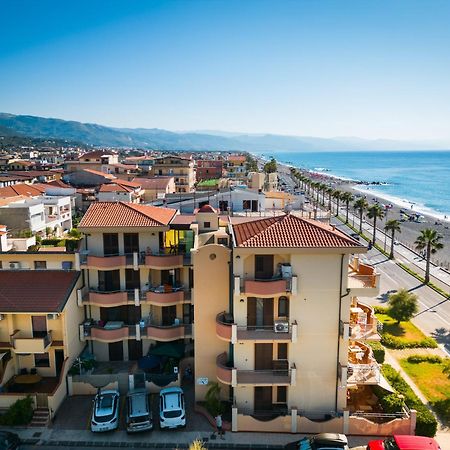 Residence L'Arcipelago Appartamenti Fronte Mare Con Ampio Balcone Capo dʼOrlando Εξωτερικό φωτογραφία