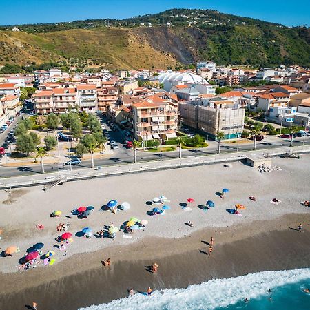 Residence L'Arcipelago Appartamenti Fronte Mare Con Ampio Balcone Capo dʼOrlando Εξωτερικό φωτογραφία