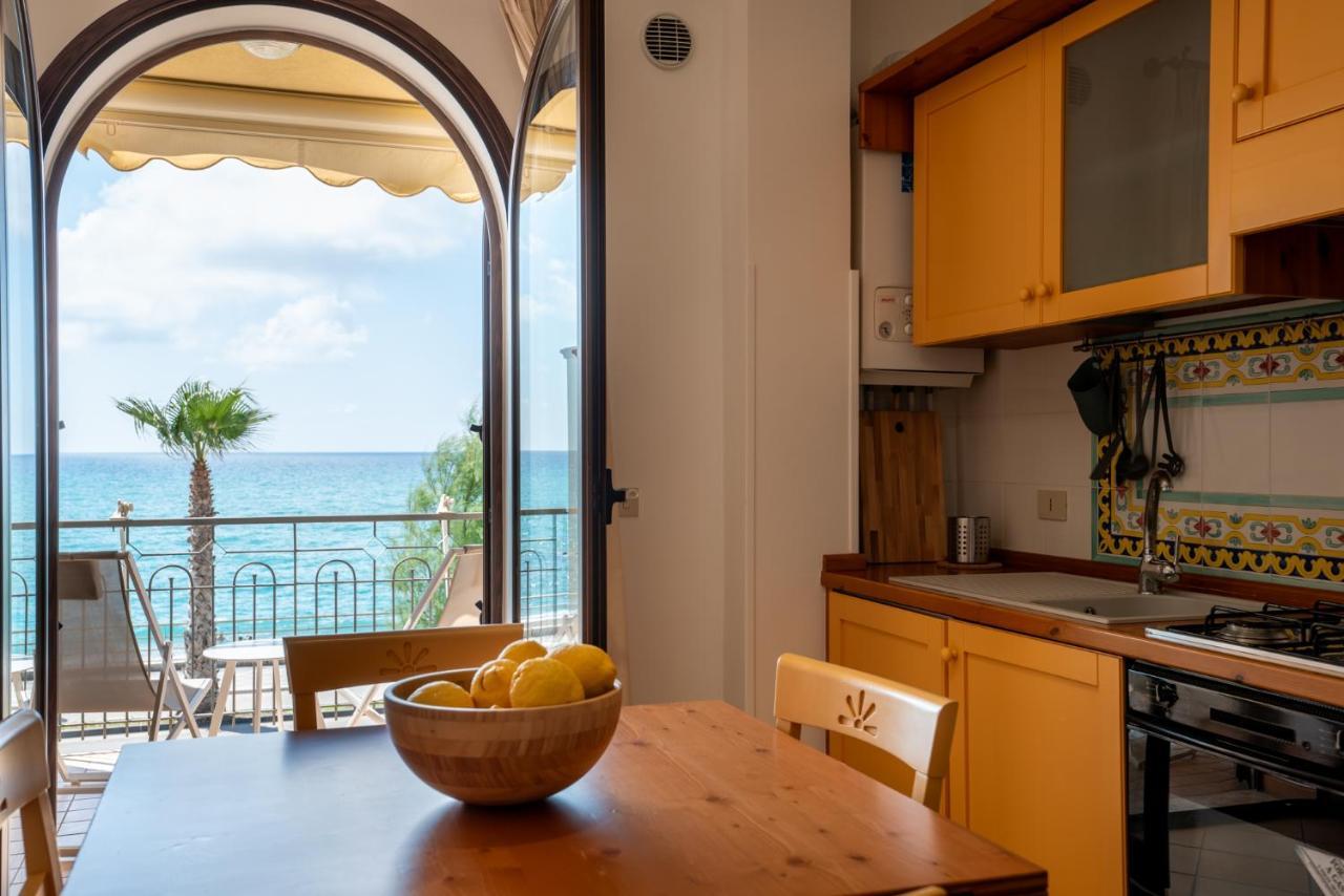 Residence L'Arcipelago Appartamenti Fronte Mare Con Ampio Balcone Capo dʼOrlando Εξωτερικό φωτογραφία