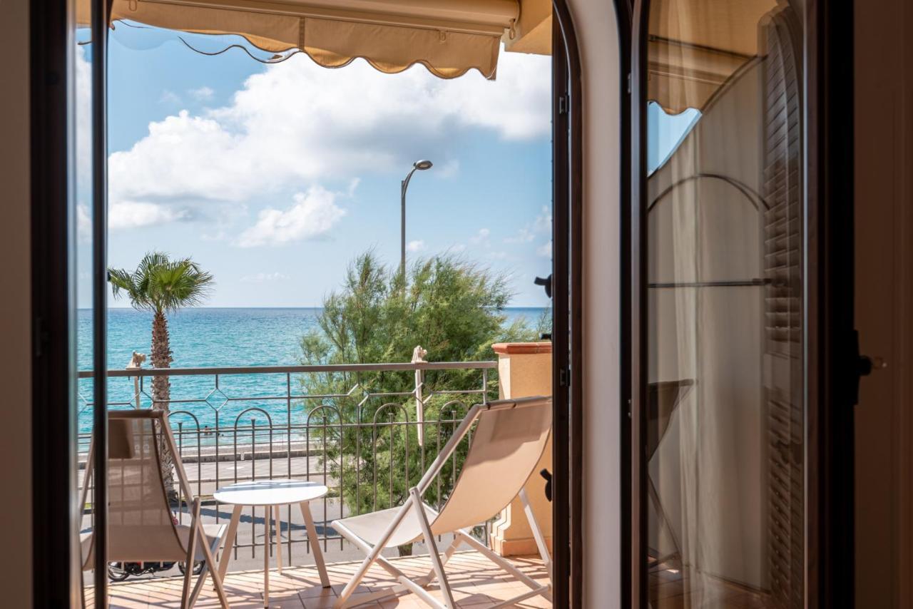 Residence L'Arcipelago Appartamenti Fronte Mare Con Ampio Balcone Capo dʼOrlando Εξωτερικό φωτογραφία