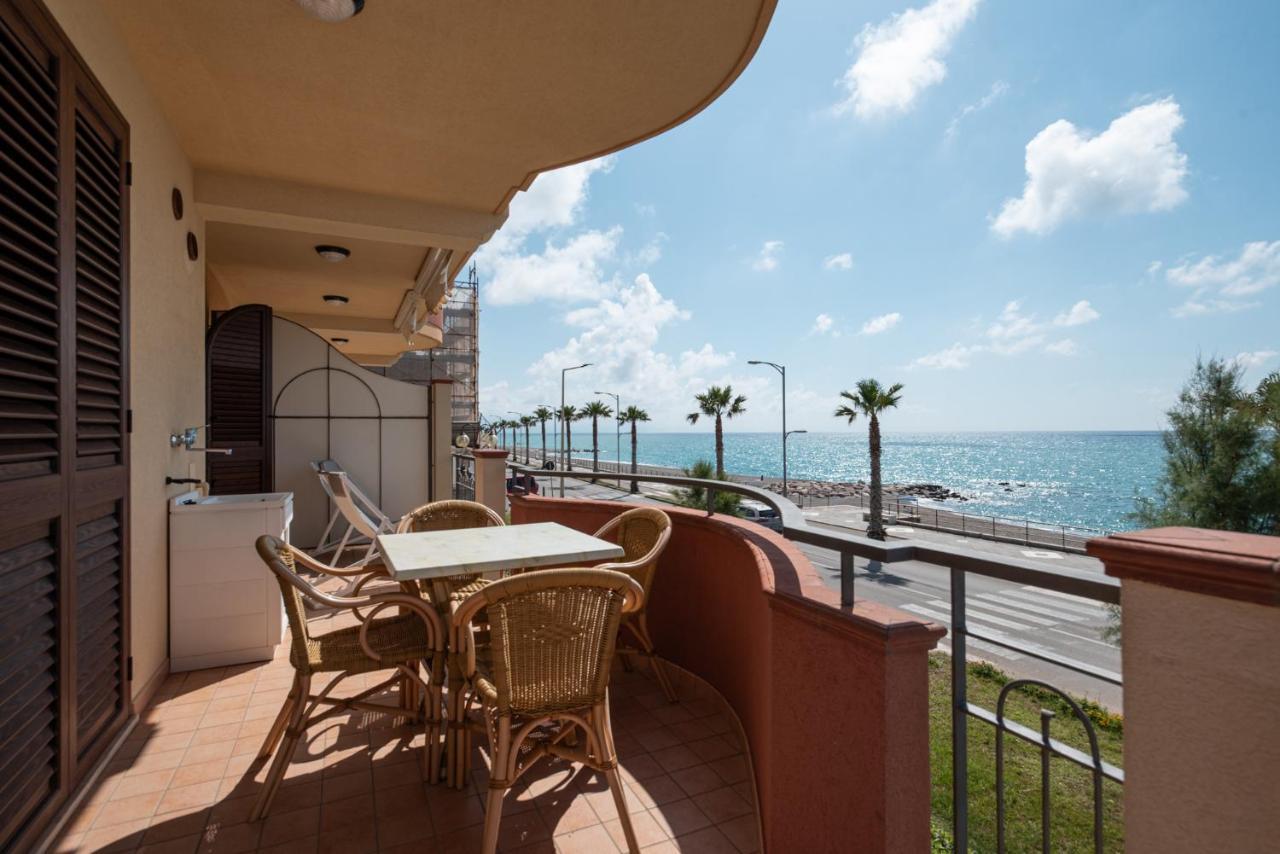 Residence L'Arcipelago Appartamenti Fronte Mare Con Ampio Balcone Capo dʼOrlando Εξωτερικό φωτογραφία