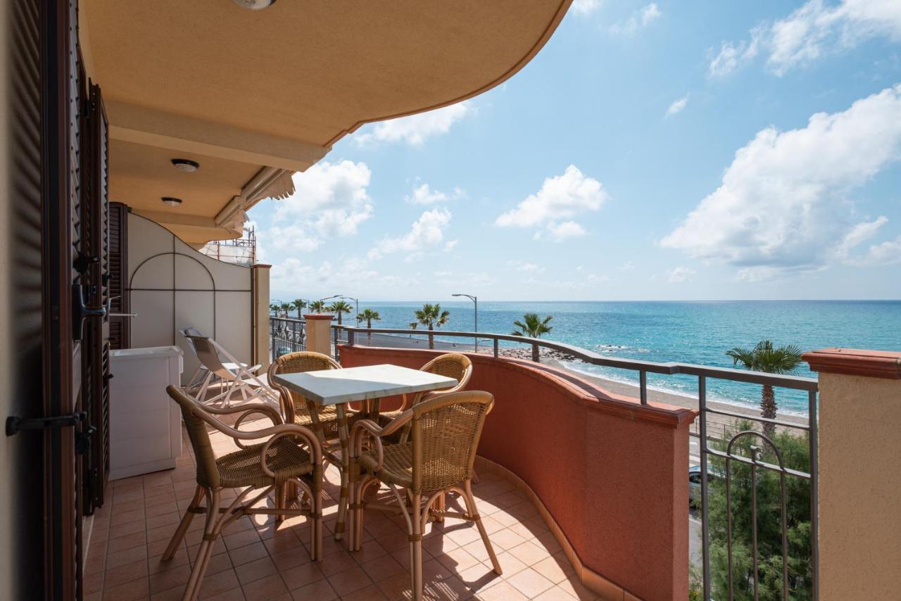 Residence L'Arcipelago Appartamenti Fronte Mare Con Ampio Balcone Capo dʼOrlando Εξωτερικό φωτογραφία