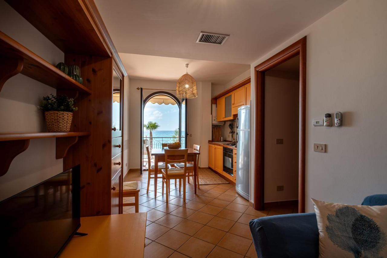 Residence L'Arcipelago Appartamenti Fronte Mare Con Ampio Balcone Capo dʼOrlando Εξωτερικό φωτογραφία