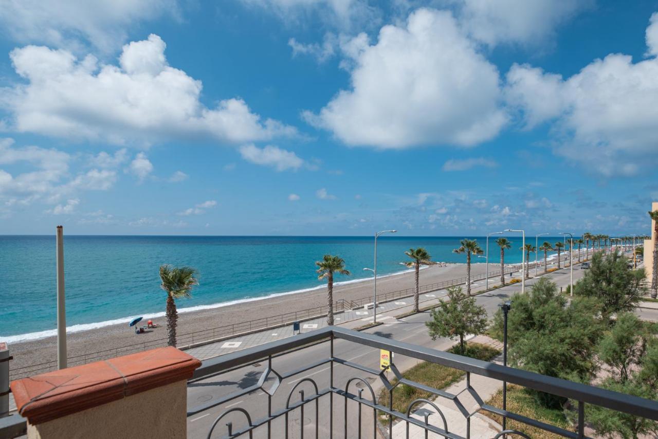 Residence L'Arcipelago Appartamenti Fronte Mare Con Ampio Balcone Capo dʼOrlando Εξωτερικό φωτογραφία