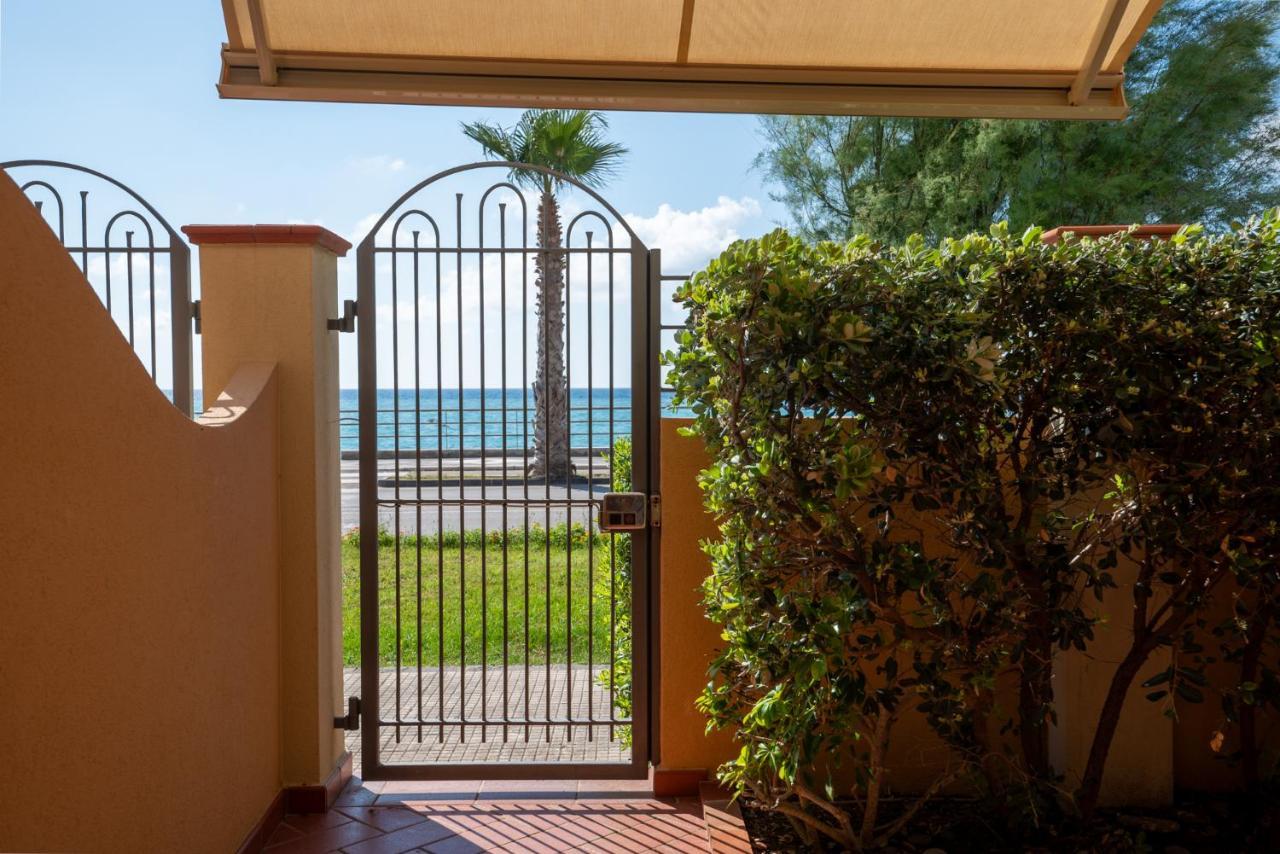 Residence L'Arcipelago Appartamenti Fronte Mare Con Ampio Balcone Capo dʼOrlando Εξωτερικό φωτογραφία