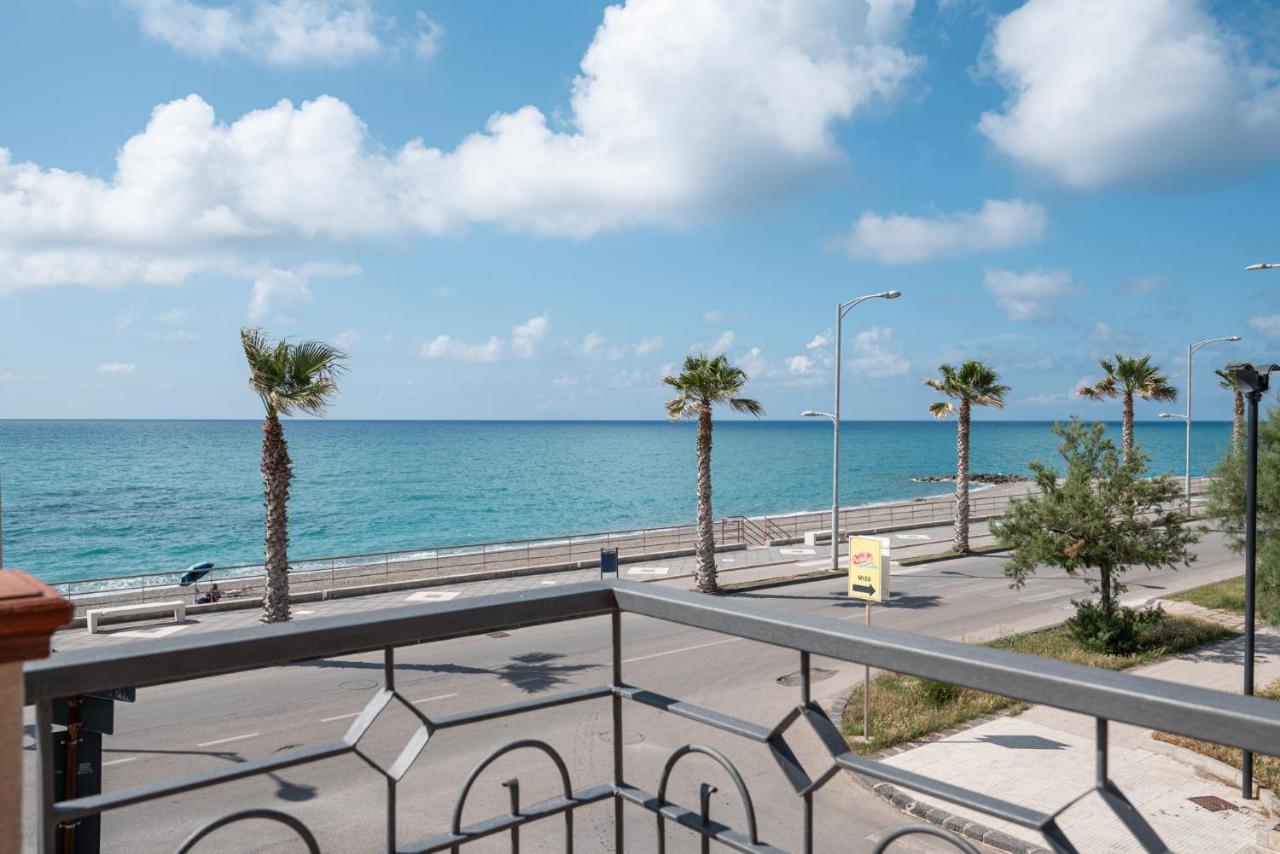 Residence L'Arcipelago Appartamenti Fronte Mare Con Ampio Balcone Capo dʼOrlando Εξωτερικό φωτογραφία