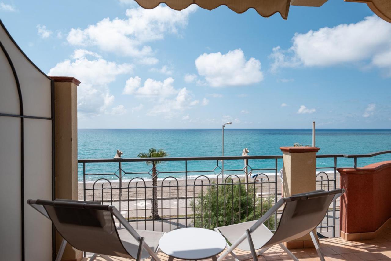 Residence L'Arcipelago Appartamenti Fronte Mare Con Ampio Balcone Capo dʼOrlando Εξωτερικό φωτογραφία