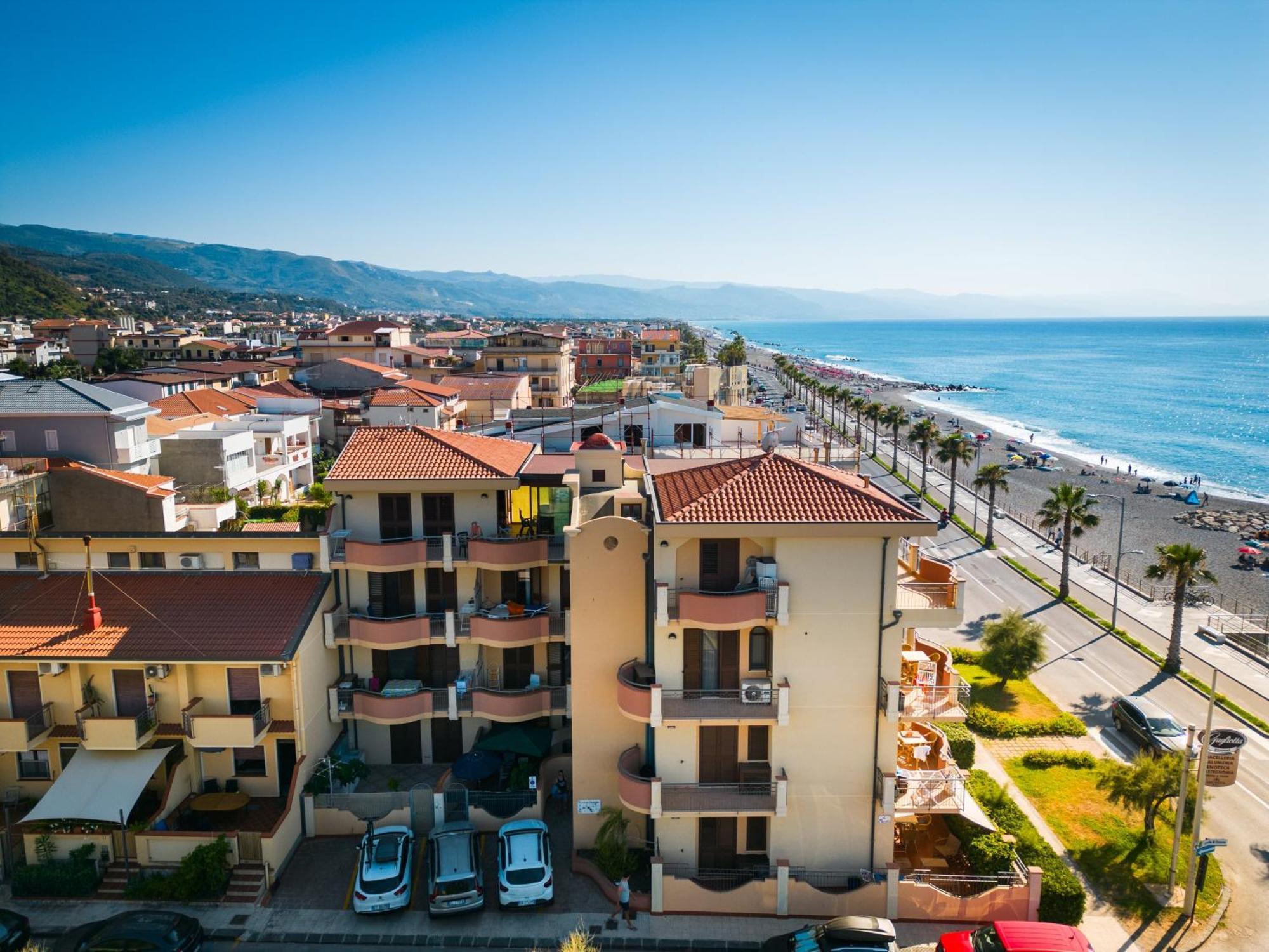 Residence L'Arcipelago Appartamenti Fronte Mare Con Ampio Balcone Capo dʼOrlando Εξωτερικό φωτογραφία